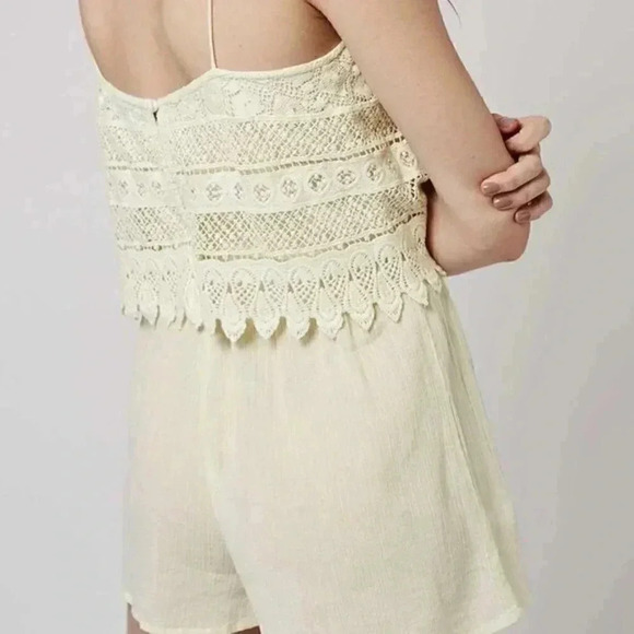Topshop Romper Crochet Lace V-Neck Cream Ivory Size  8 - Picture 4 of 11